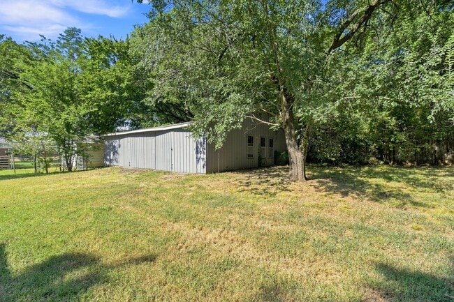 Building Photo - 707 N Gertrude Ave