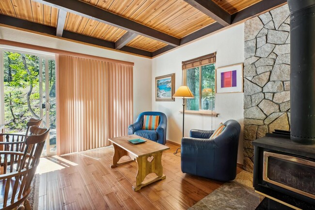 Building Photo - Alpine Meadows 3 Bedroom ski lease on Mine...