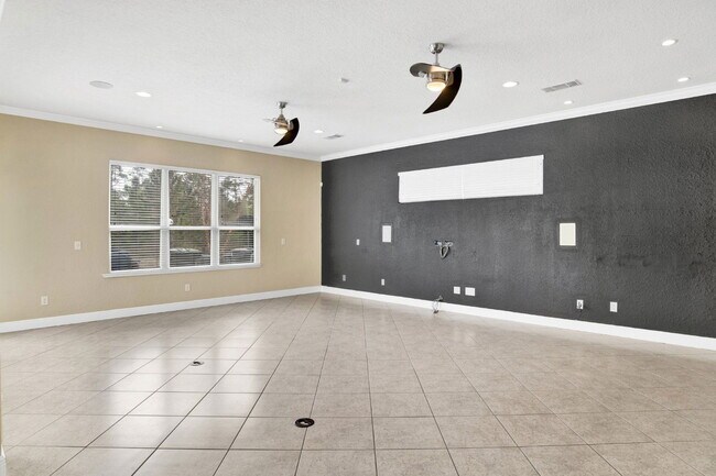 Building Photo - 2018 Crown Pointe Blvd