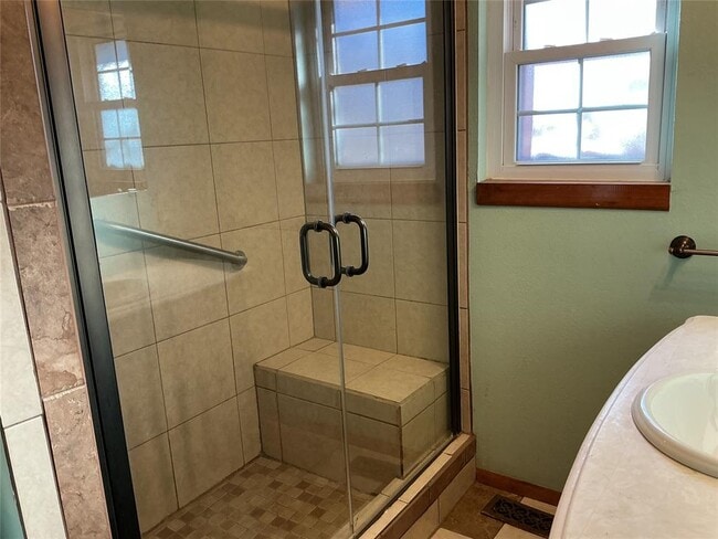 Building Photo - 714 S 6th St