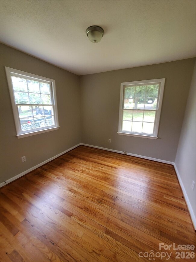 Building Photo - 1122 Rolling Ln