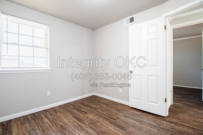 Building Photo - 4101 SE 45th St