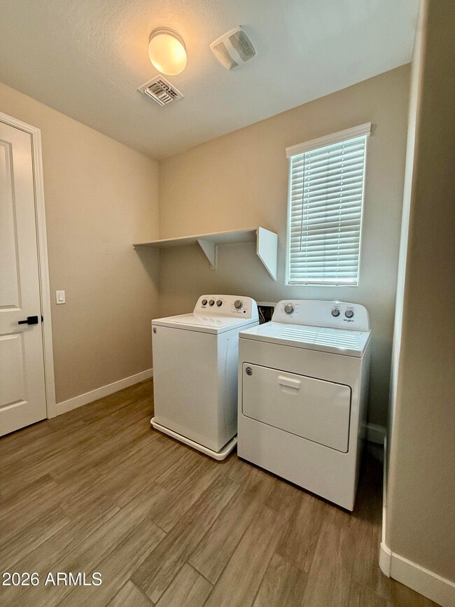 Building Photo - 1099 S Peden Dr