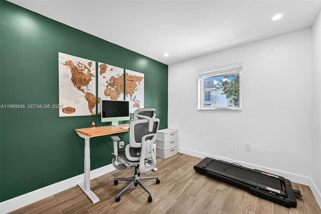 Building Photo - 8609 SW 68th Ct