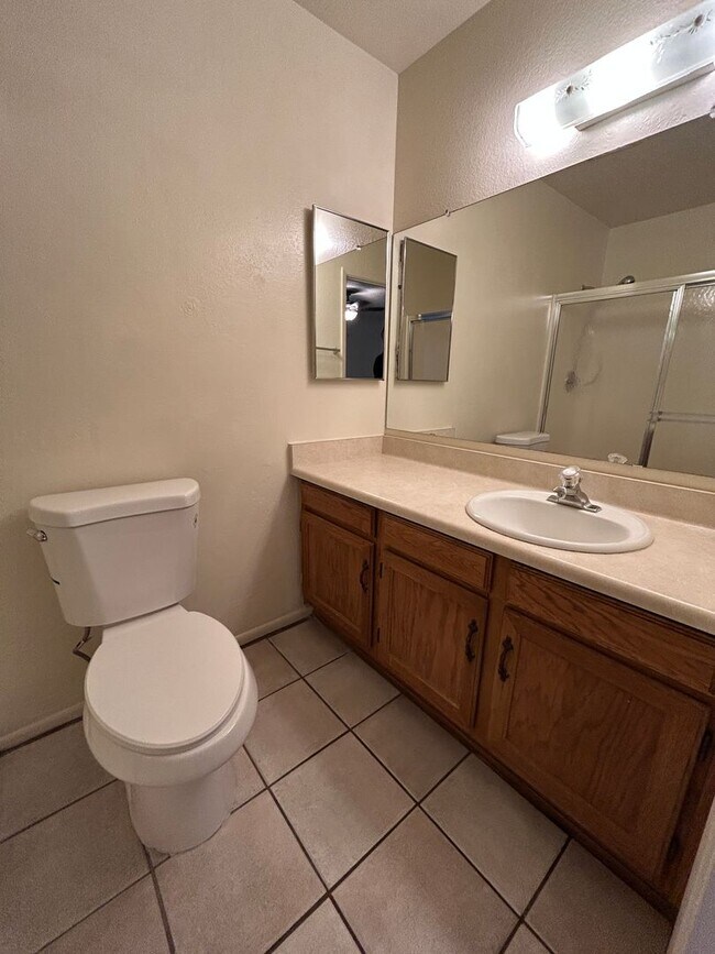 Building Photo - Low-Maintenance Living with Private Pool in Chandler