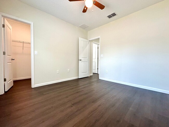 Building Photo - Live smart & stylish in this modern 3BR Eu...
