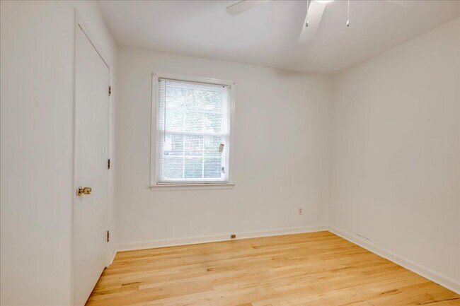 Building Photo - 552 Whitehead Dr