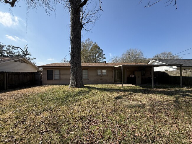 Building Photo - 790 Peyton Dr