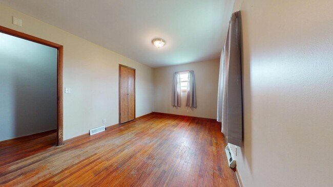 Building Photo - Shelby Schools, country ranch with garage