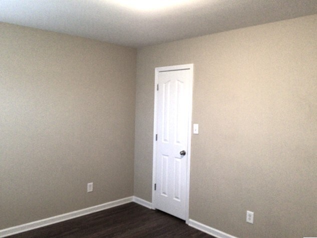 Building Photo - 2524 Ingleside Dr