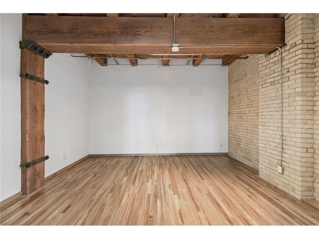 Building Photo - 607 Washington Ave S