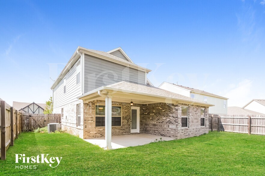 Building Photo - 465 W Park Dr