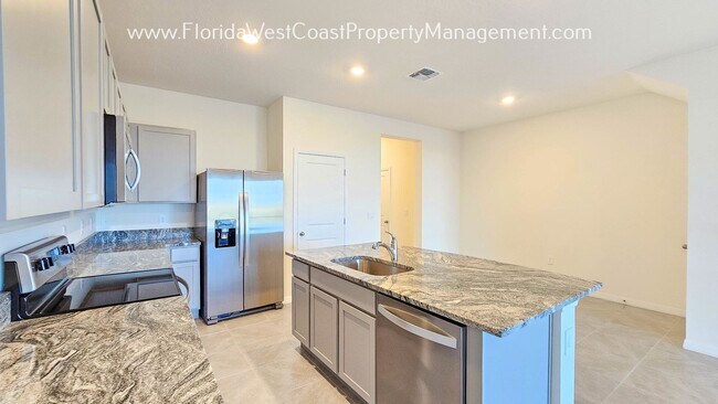 Building Photo - SPACIOUS STAR FARMS 3 BEDROOM/2.5 BATH TOWNHOME PRE-LEASING FOR APRIL 2026!