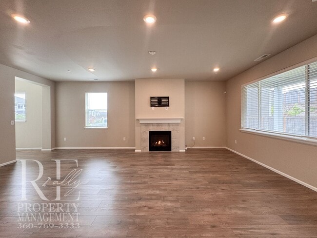 Building Photo - Warm & Inviting 4-Bedroom Home with Vaulted Ceilings, Loft, Fireplace & Fenced Backyard
