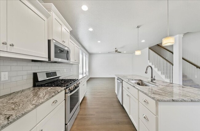 Building Photo - Eagle Townhome with Upscale Finishes!