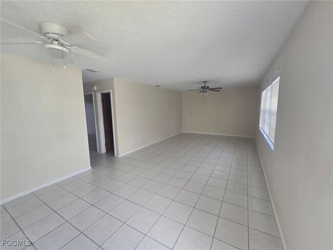 Building Photo - 3815 SE 15th Pl