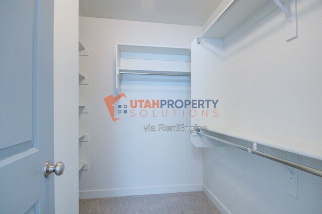 Building Photo - 1047 W 400 S