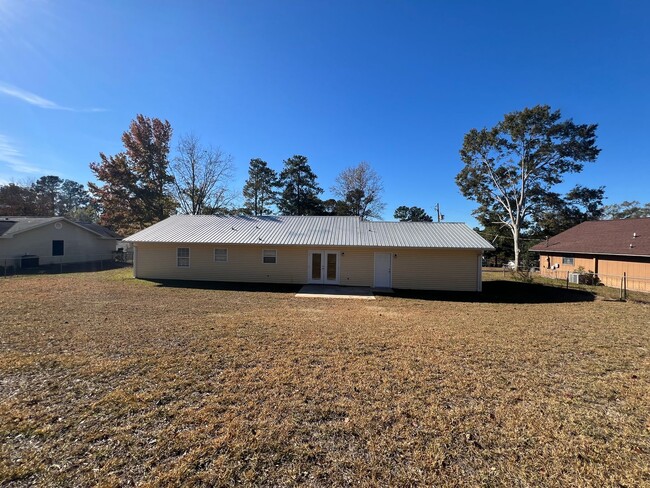 Building Photo - Large Backyard!