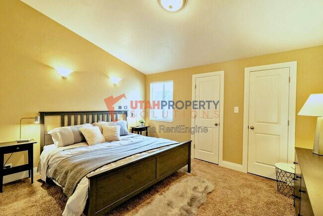 Building Photo - 7290 Racquet Club Dr