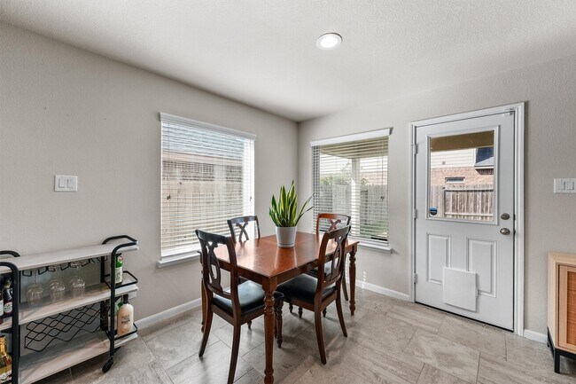 Building Photo - 12410 Lake Portal Dr