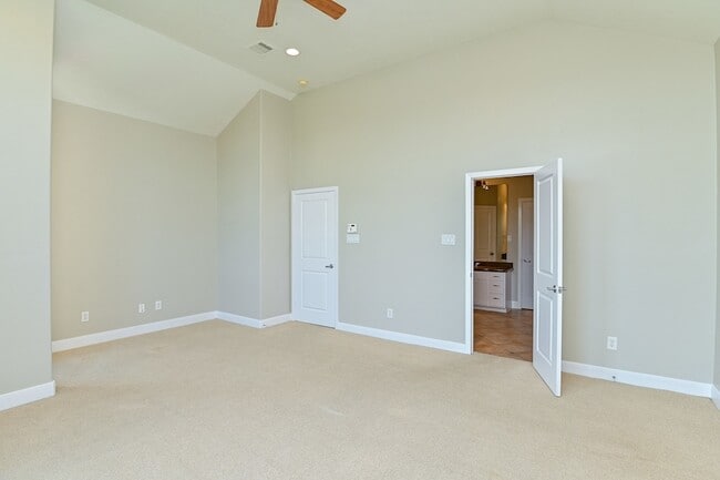 Building Photo - 5108 Lillian St