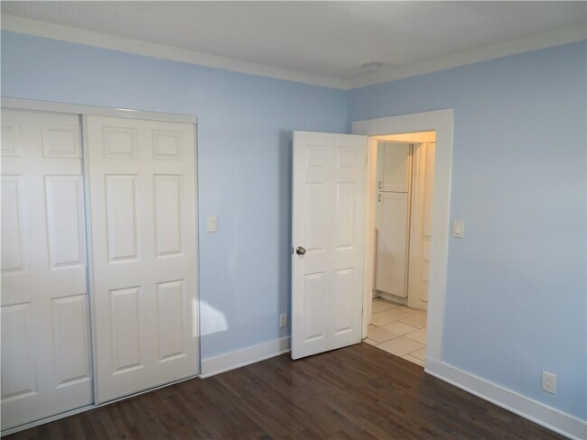 Building Photo - 3923 Normandie Ave