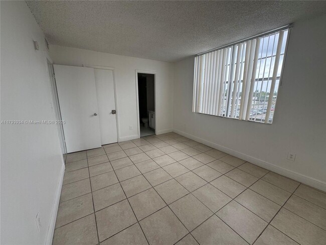 Building Photo - 488 NW 165th St