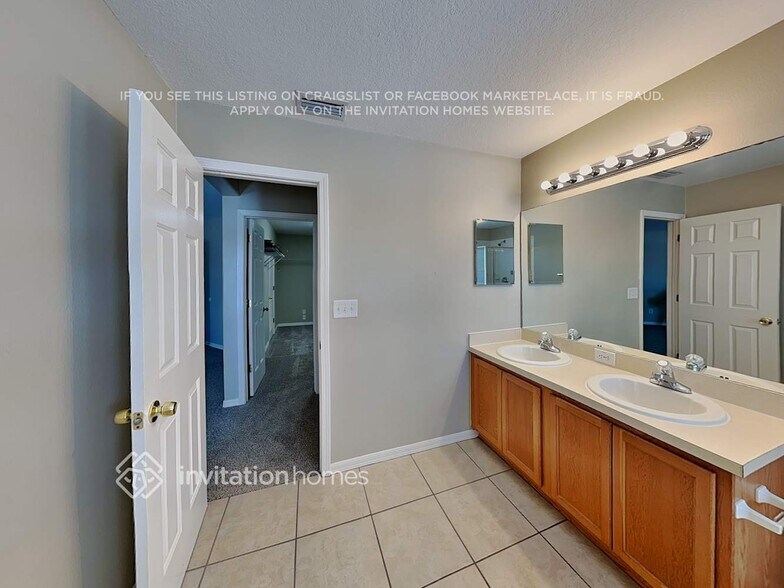 Building Photo - 325 Vine Cliff St