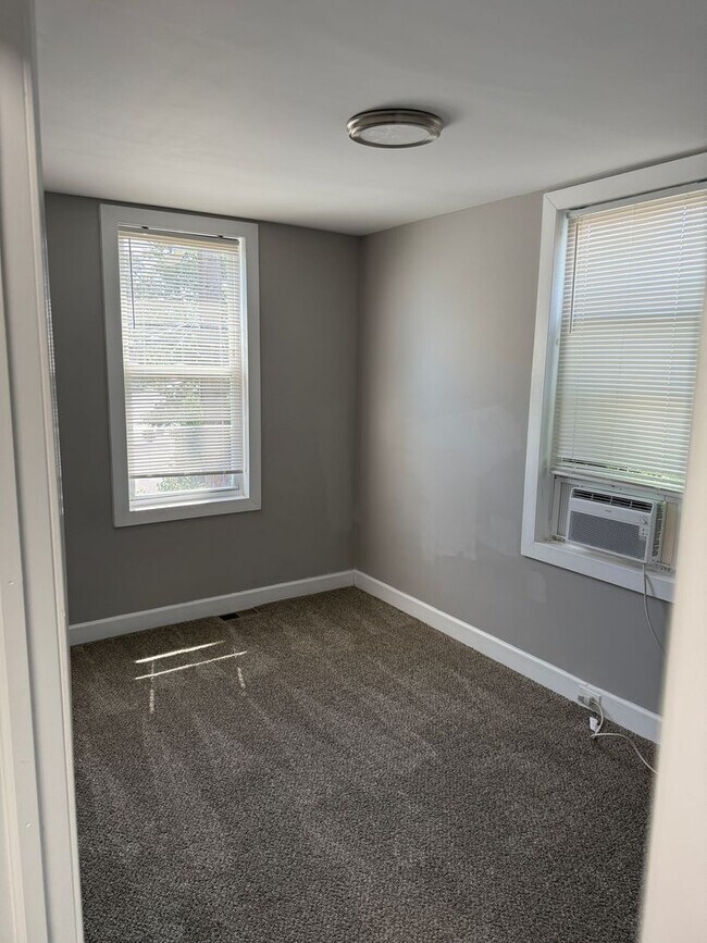 Building Photo - Three-bedroom Home In Baltimore