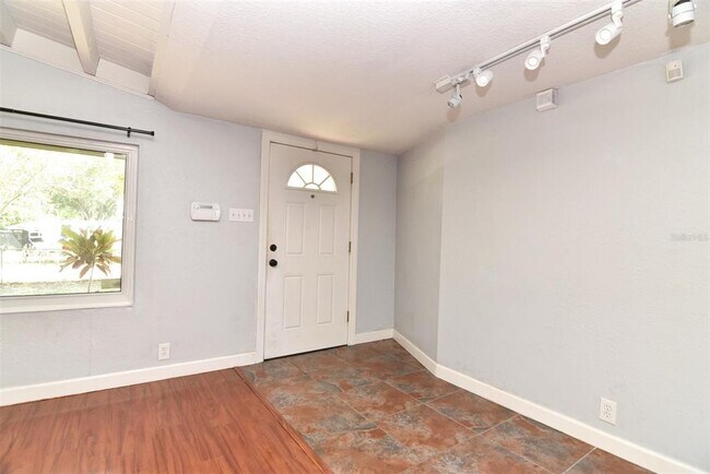 Building Photo - 7033 Easter St
