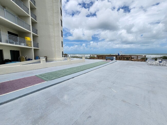 Building Photo - Beautiful 2 Bedroom Seascape Towers Oceanf...