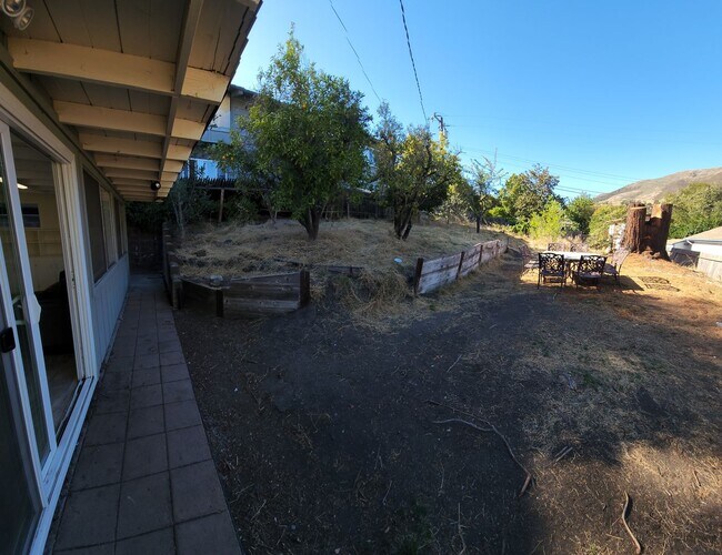 Building Photo - 5 Bedroom 3 bathroom in close proximity to POLY CAMPUS!