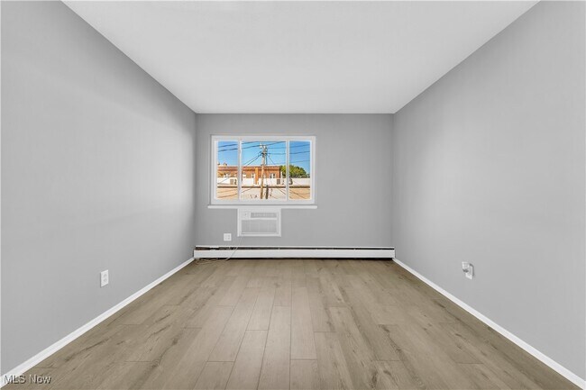 Building Photo - 1415 Wyandotte Ave