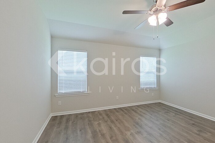 Building Photo - 402 Mango Dr