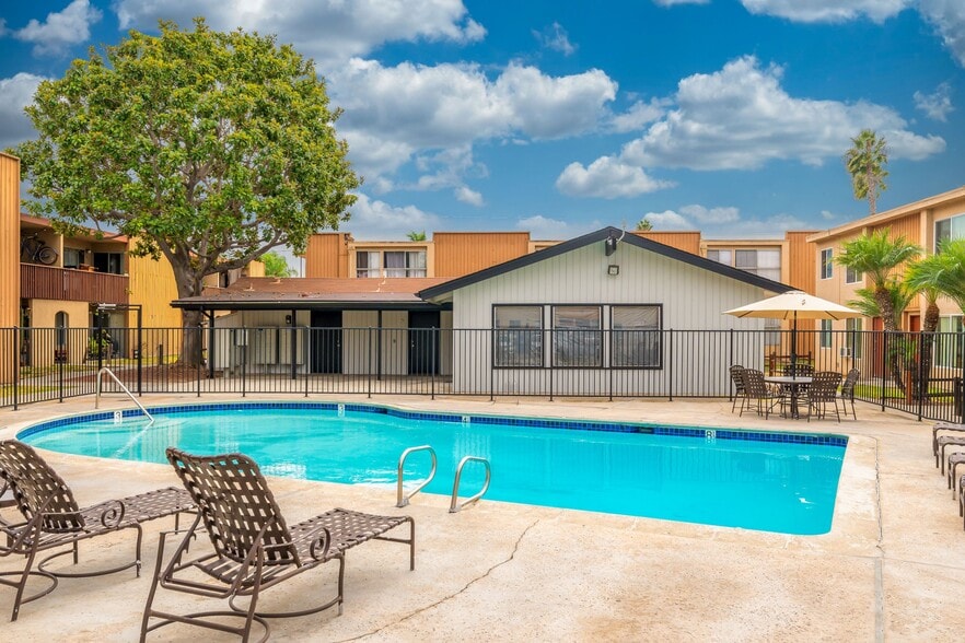 Building Photo - Palmera