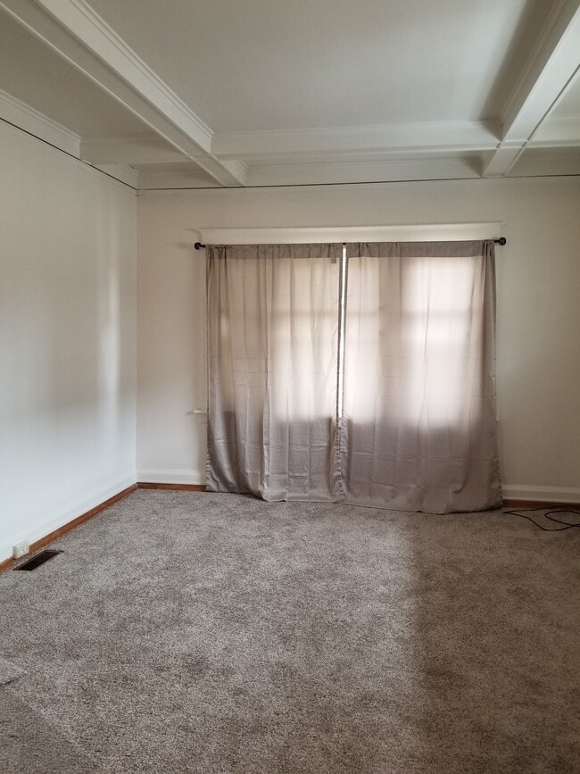 Building Photo - Triplex