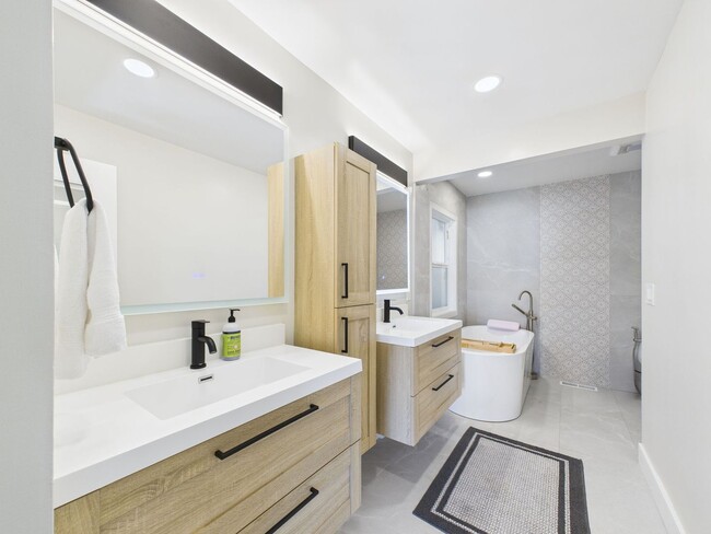 Building Photo - 3325 Brunell Dr