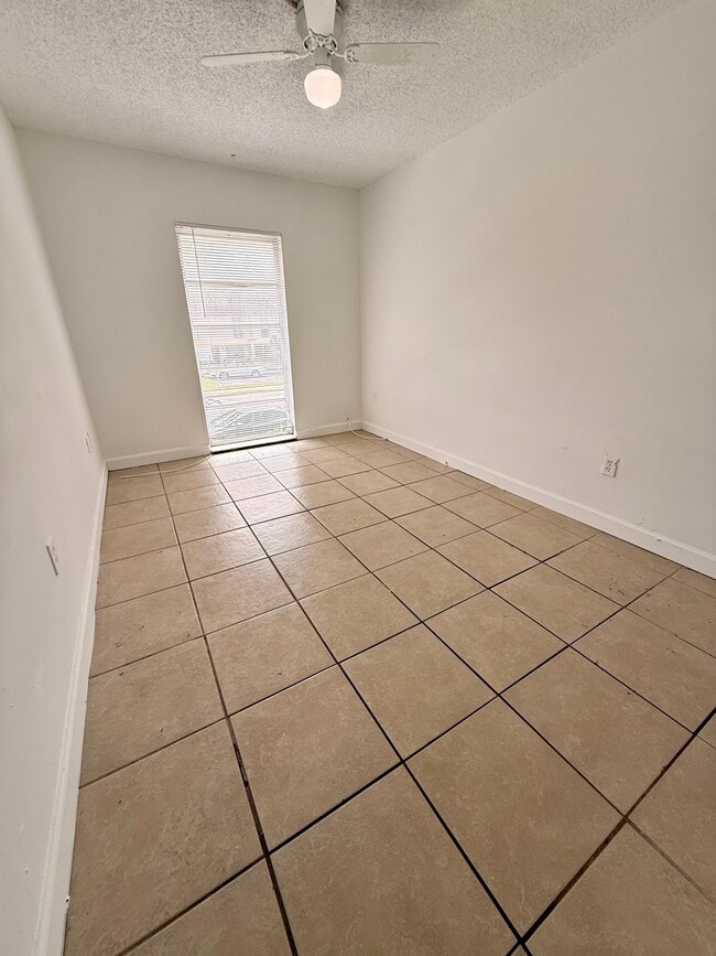 Building Photo - 3321 Farragut St