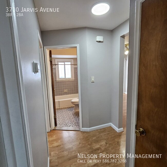 Building Photo - 3710 Jarvis Ave