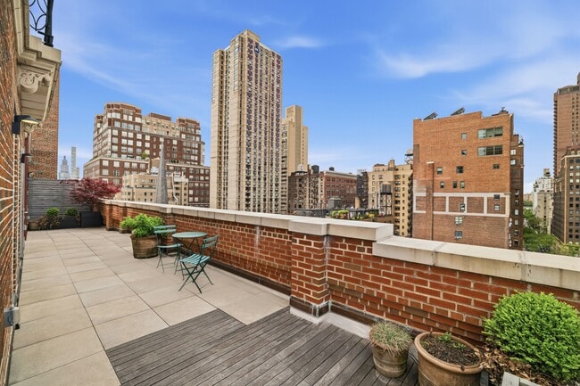 Building Photo - 141 E 88th St