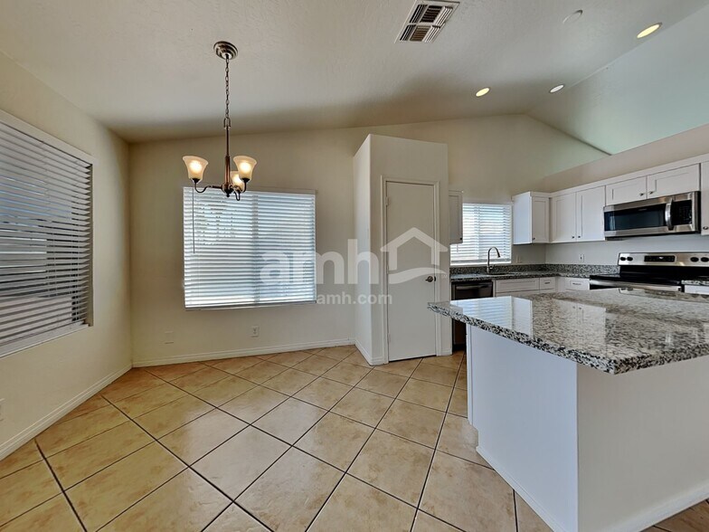 Building Photo - 1177 S Jamaica Way