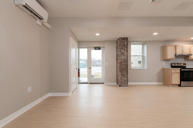 Building Photo - Putnam Block Winslow – One-Bedroom $1,900 ...