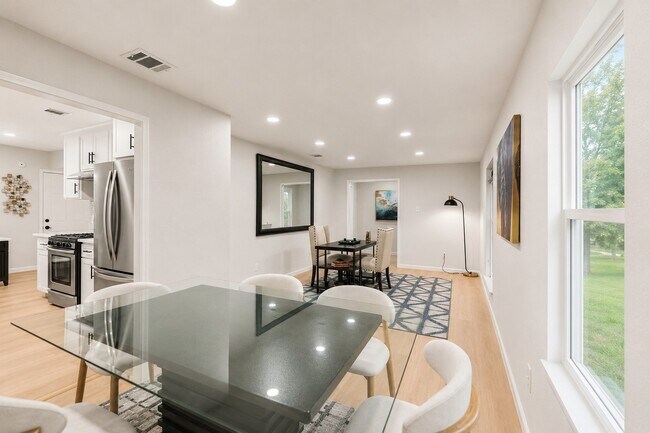 Building Photo - 12703 Redfern Dr