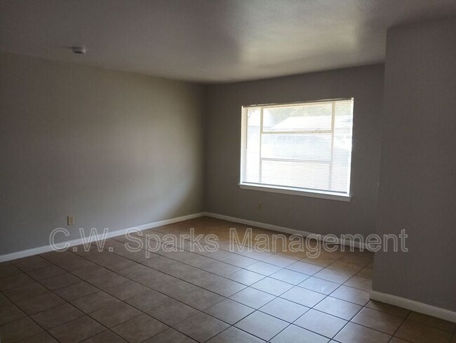 Building Photo - 635 Highfall Dr