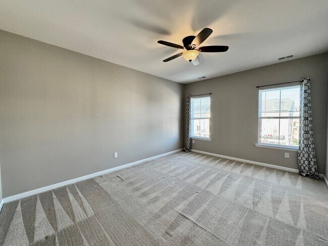 Building Photo - Available 07-08-26! Townhouse w/Garage - Pet Friendly - All Appliances Convey!