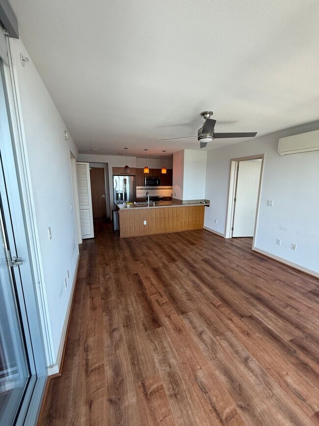 Building Photo - Luxury High-Floor 2BR/2BA Condo with Ocean...