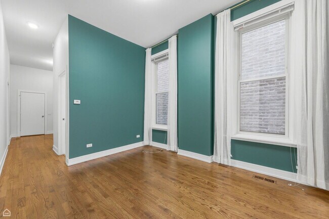 Building Photo - 2523 W Chicago Ave