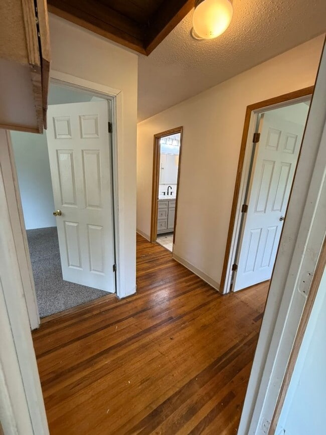 Building Photo - 4521 Lauesen Ave