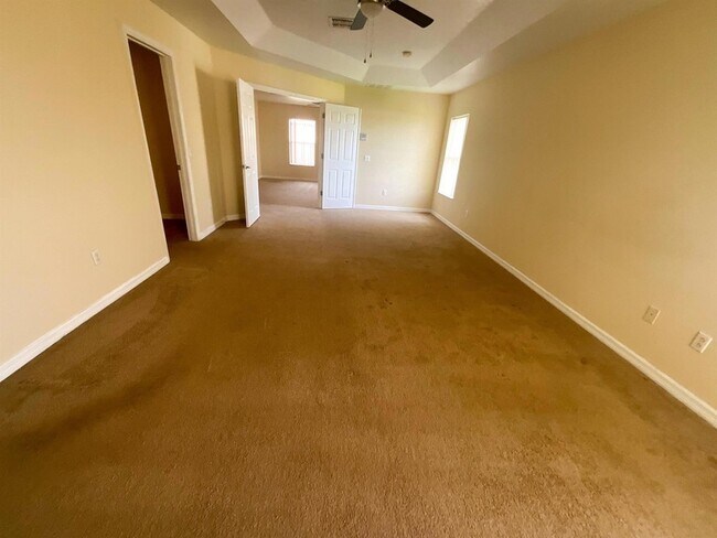 Building Photo - 611 1st Cape Coral Dr