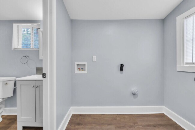 Building Photo - Cozy 2BR, 1BA Home with Spacious Yard